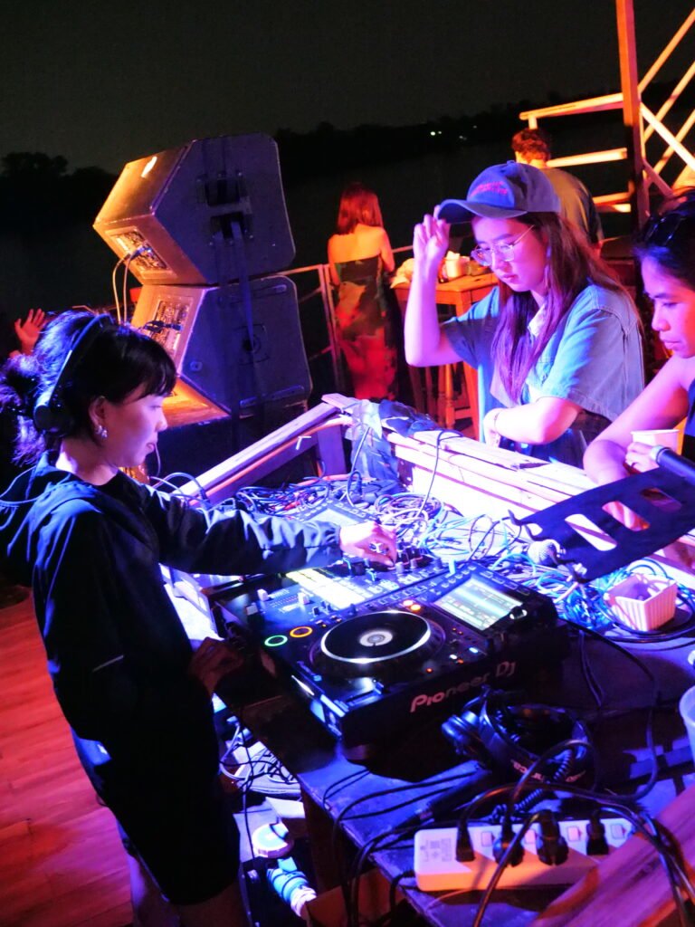 COMMUNITY WEDNESDAY 28 JANUARY 9 P1911133